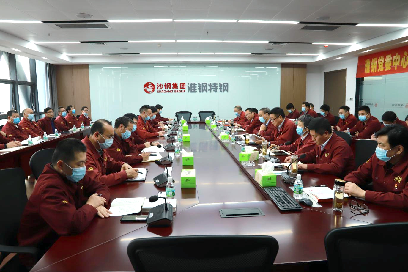 高擎思想之旗  凝聚奮進力量  公司黨委召開中心組（擴大）學習黨的二十大精神專題會